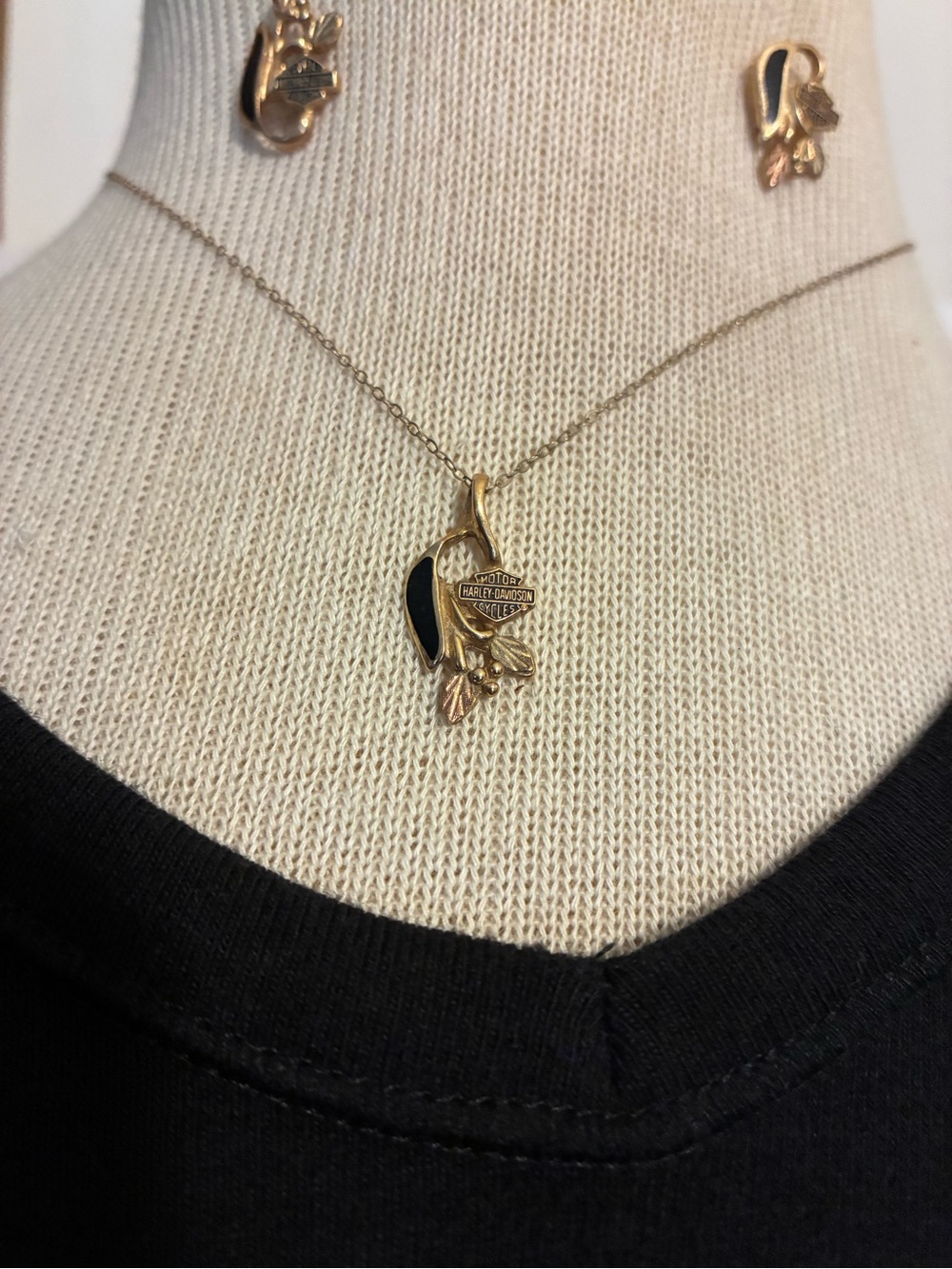 Harley-Davidson Gold and Black Floral Pendant Necklace with Matching Earrings - Picture 4 of 6